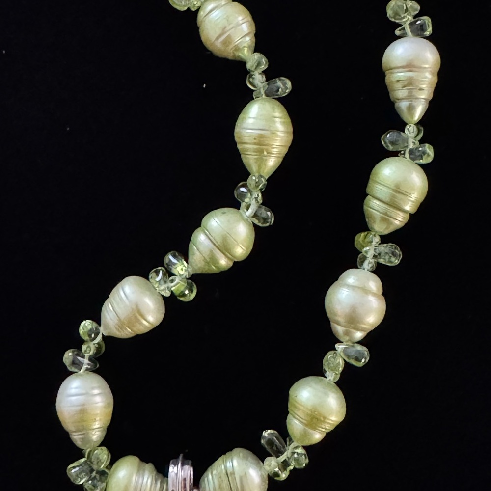 NWOT Green Freshwater Pearl Necklace with 925 Peridot and Glass Pendant - Picture 5 of 9